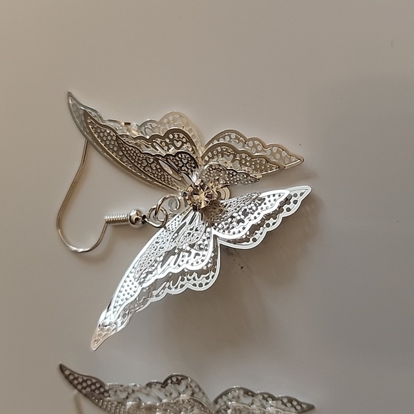 🦋Butterfly Multi level Earrings Butterfly Earrings Simulated Gemstones - Picture 2 of 4